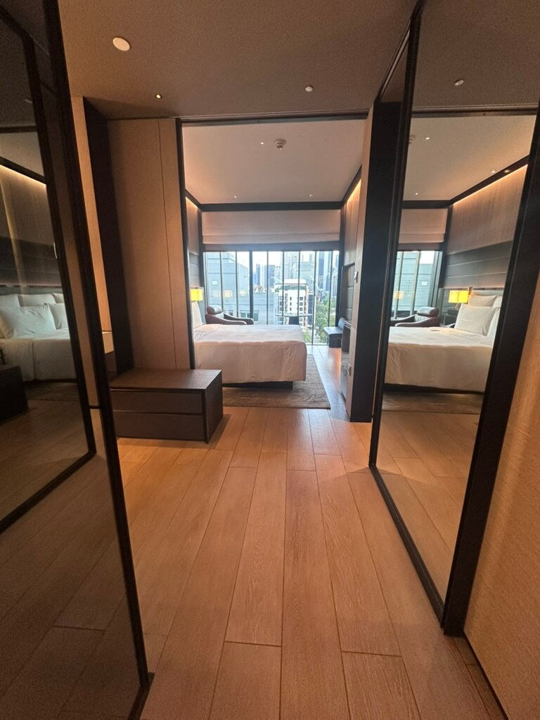 Looking into Room InterContinental Singapore Robertson Quay