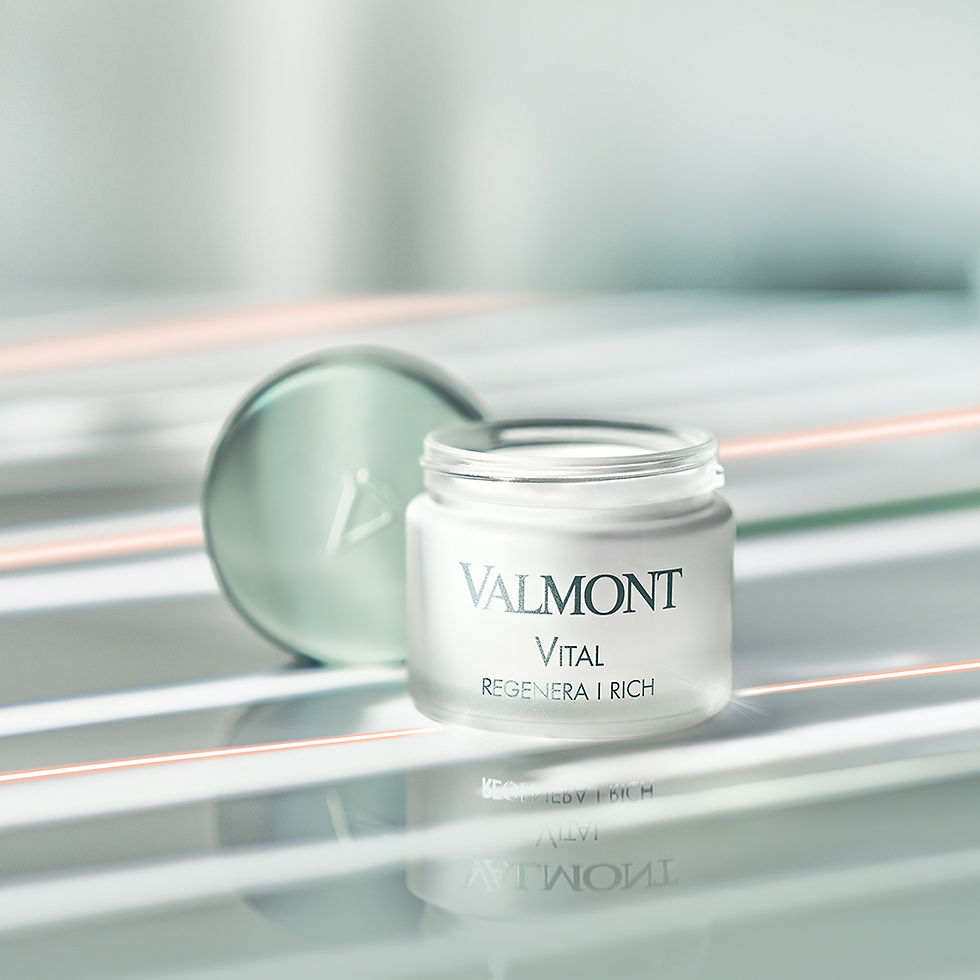 थंबनेल: Open jar of Vital Regenera 1 Rich showing lush cream texture