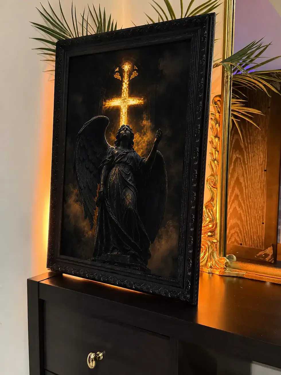 Tableau d'ange noir et épée lumineuse, décoration gothique.