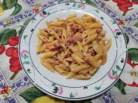 Pasta corta con Philadelphia e Pancetta