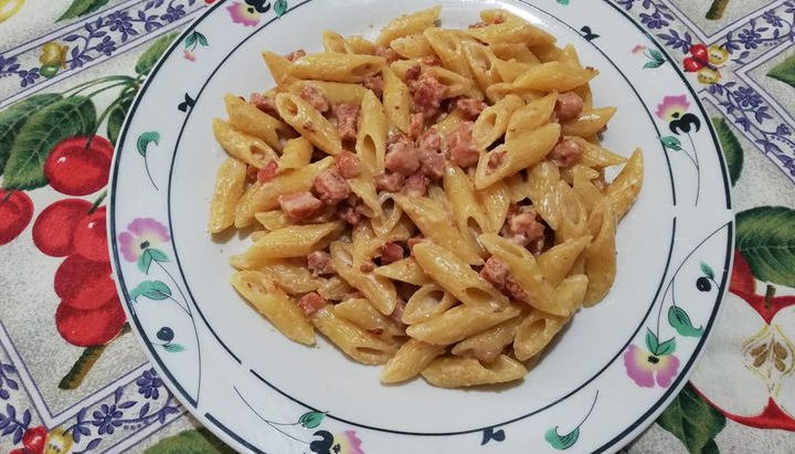 Pasta corta con Philadelphia e Pancetta
