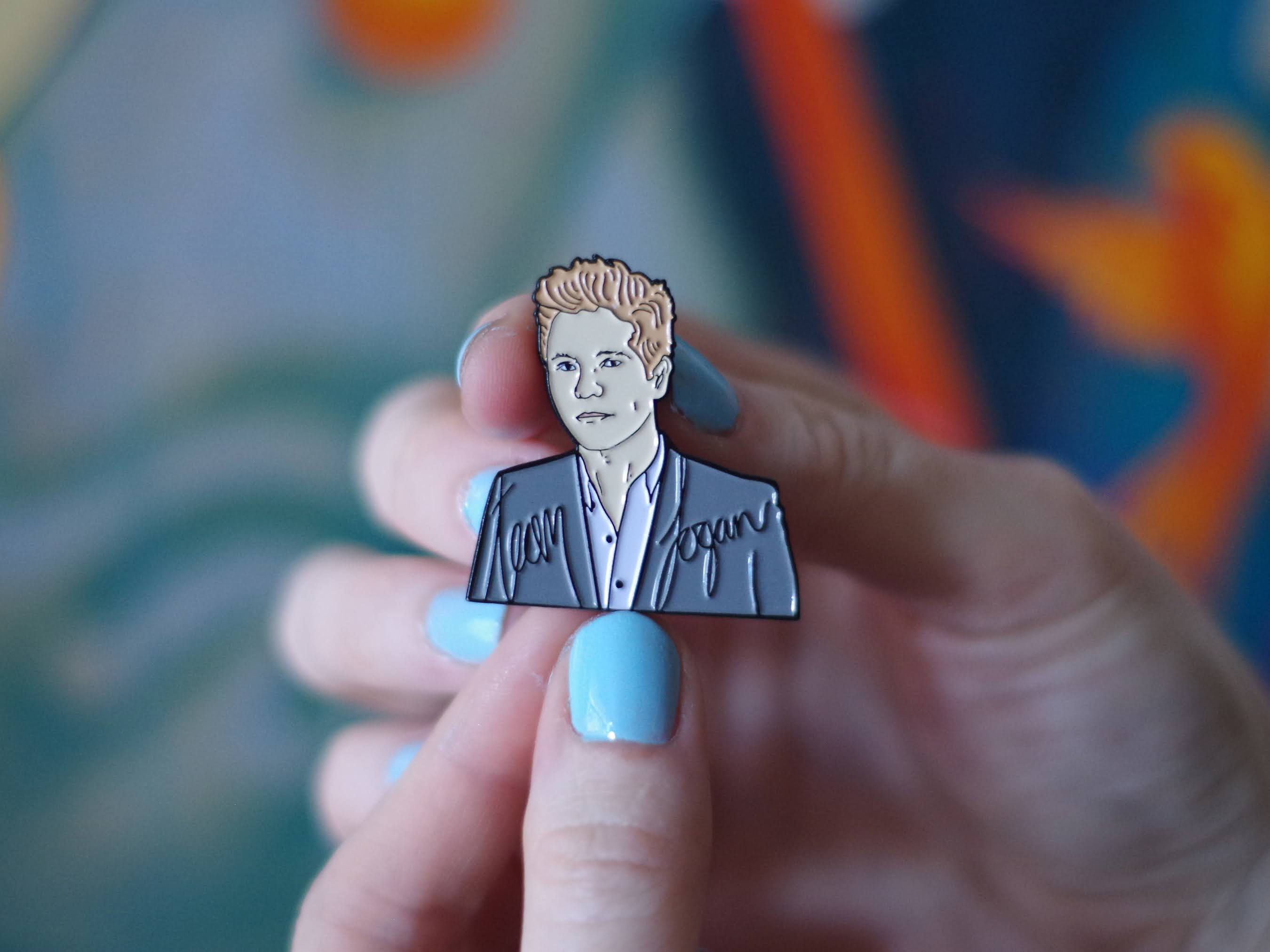 Gilmore Girls - Team Logan Enamel Pin