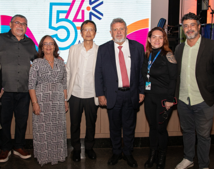 Fenae comemora 54 anos com festa e renova compromisso com os empregados.