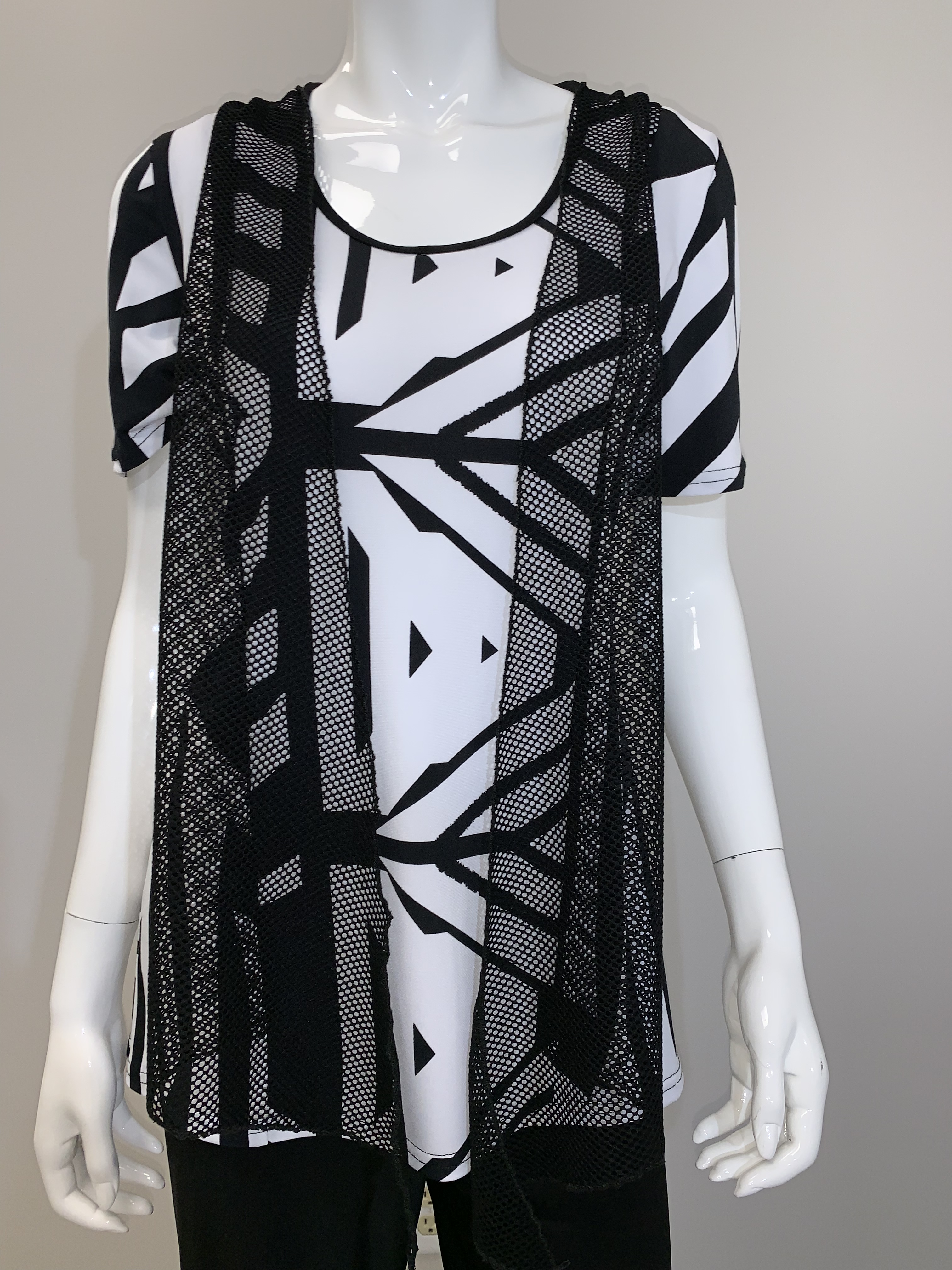 TU-2607 BLACK AND WHITE