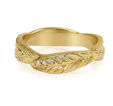 La Pluma Hand Carved Wedding Band