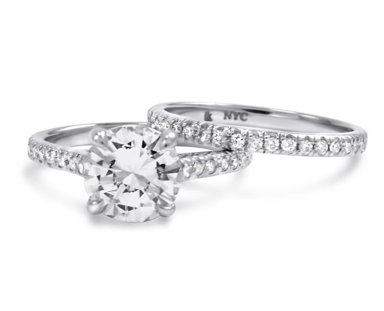 Signature Classic Low Setting Engagement Stunner in Platinum