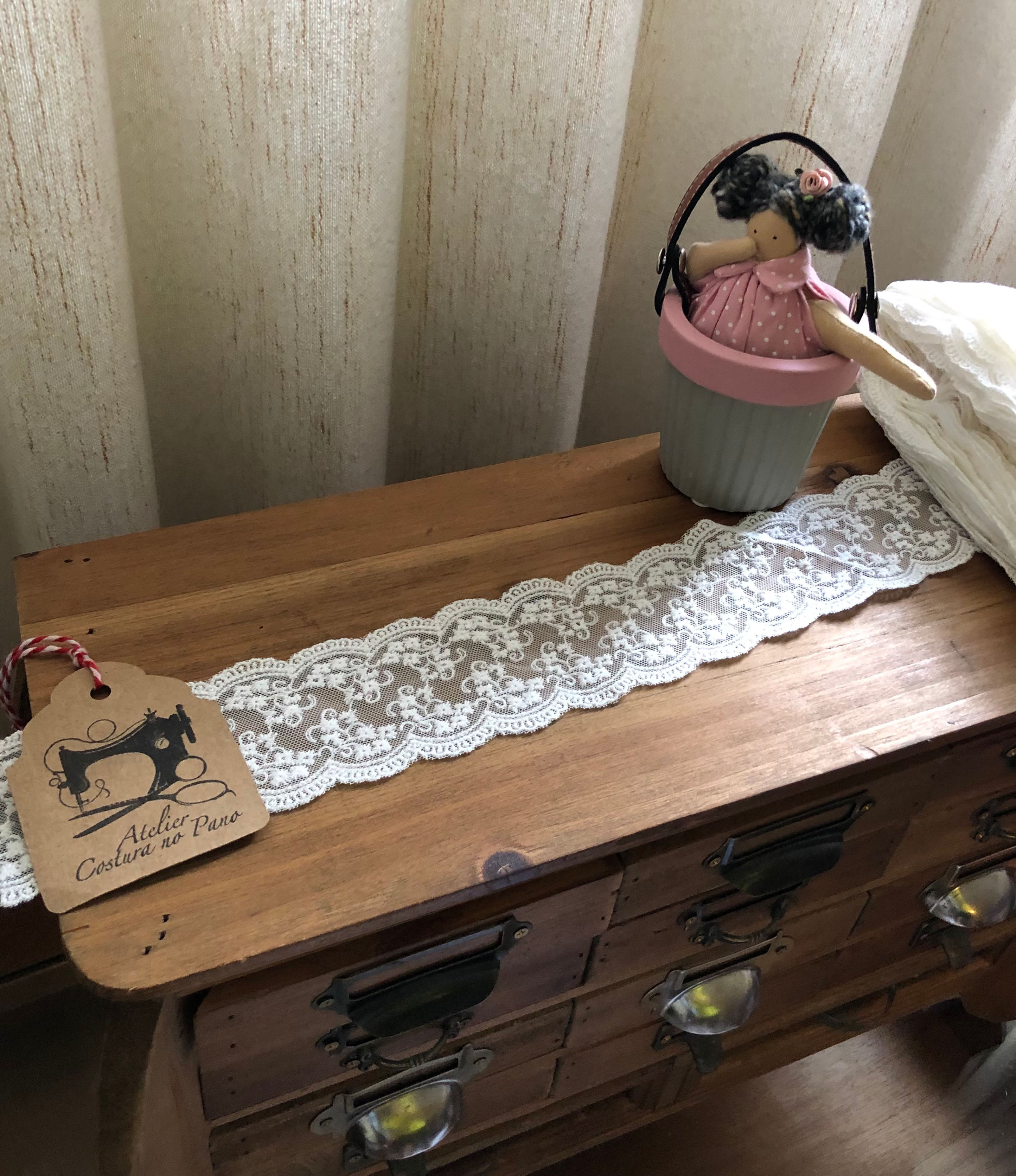 Renda de Tule Bordada entremeio com 5,5 cm de largura na cor Branca