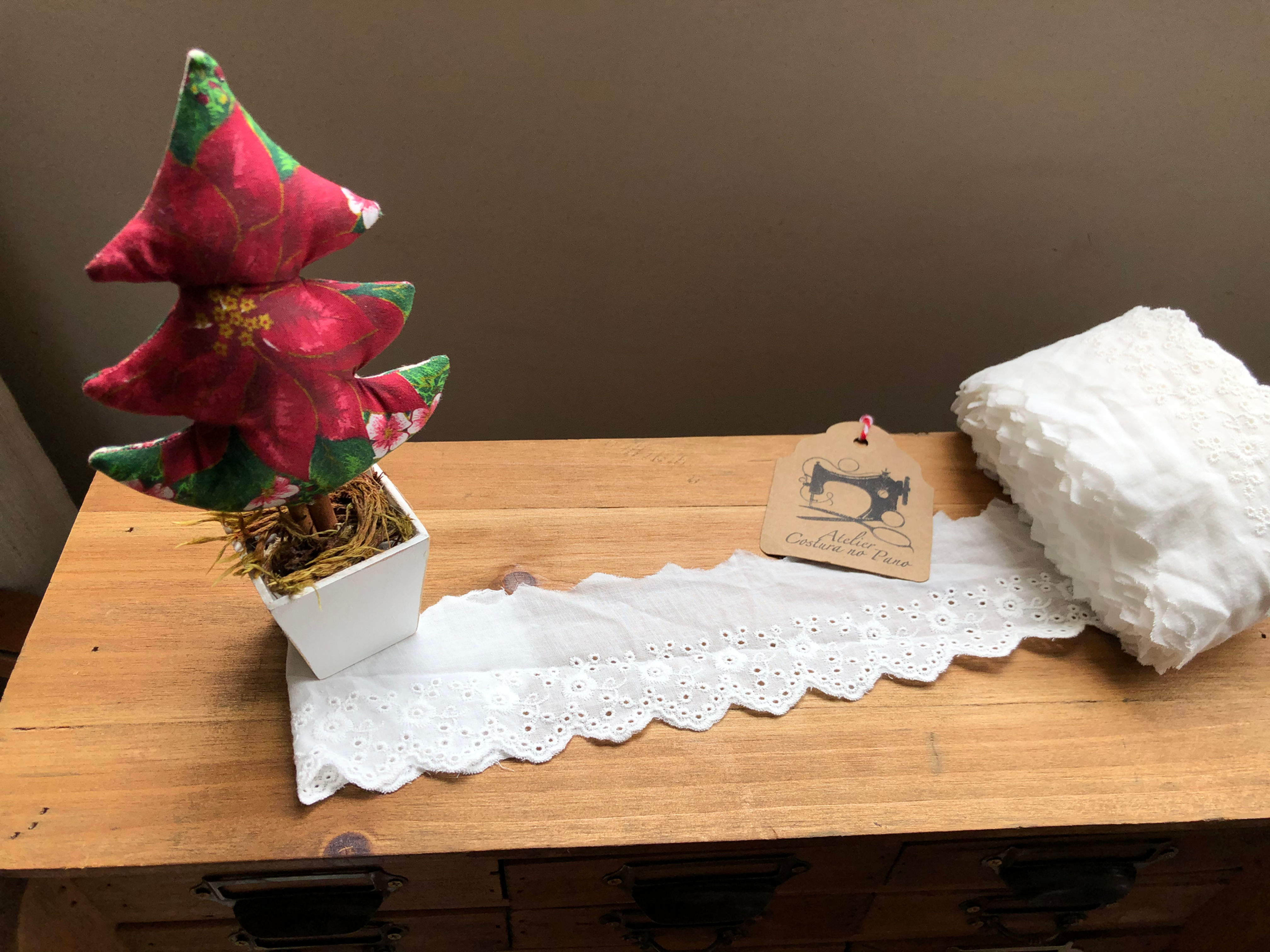 Lace with English embroidery, 6.5cm wide, white