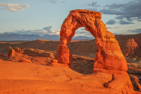 The beautiful Delicate Arch in Arches National Park.  Located in Utah, USA.
