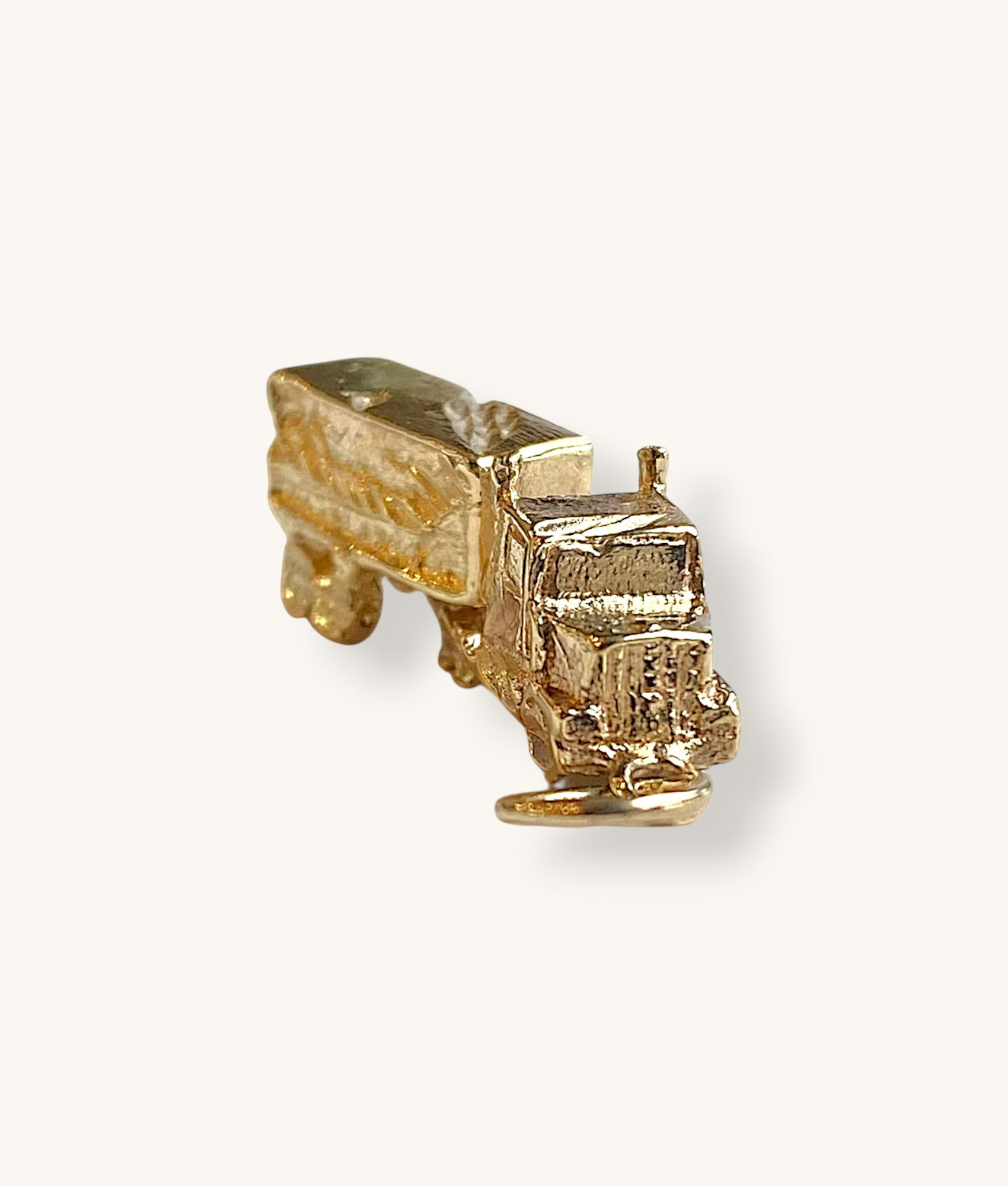 10K YELLOW GOLD 3D MOVEABLE TRUCK PENDANT - H
