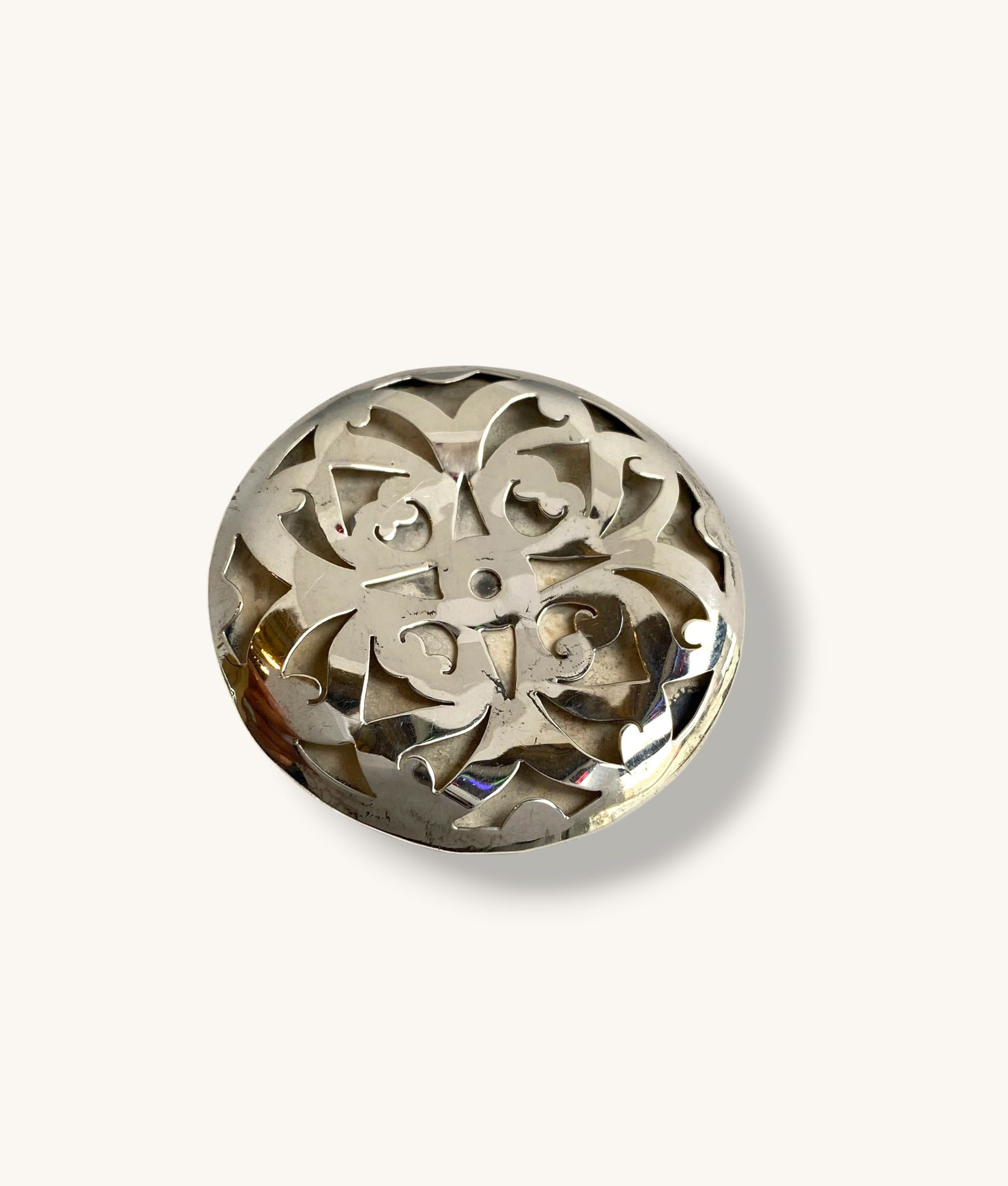 925 STERLING SILVER SCROLL PATTERN ROUND PIN - H
