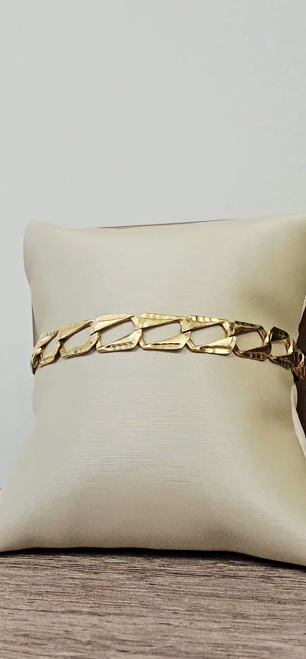 Thumbnail: 10K YELLOW GOLD CURB LINK BRACELET - 00850J