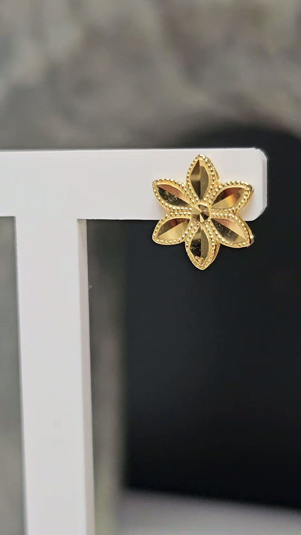 Thumbnail: 14K YELLOW GOLD FLOWER STUD EARRINGS - 00991J