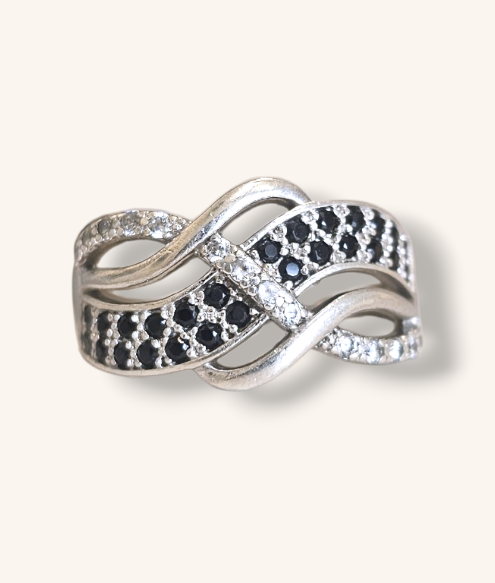 925 SILVER BLACK SPINEL & CUBIC ZIRCONIA CROSS OVER RING - 01158J
