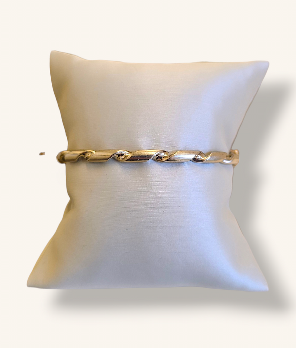 Thumbnail: 10K YELLOW GOLD TWIST BANGLE - 01137J