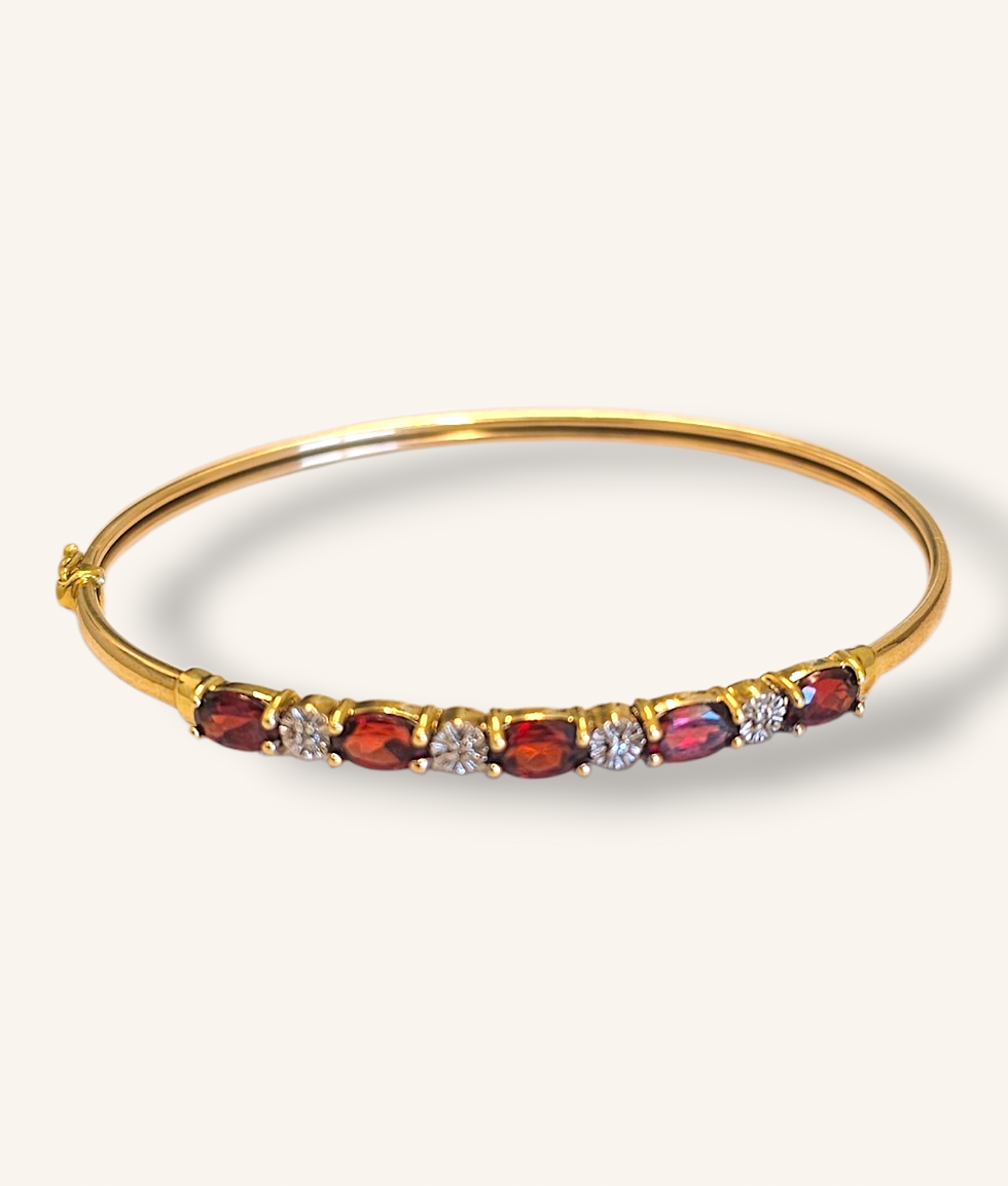 Thumbnail: 10K YELLOW GOLD GARNET & DIAMOND BANGLE - 01139J