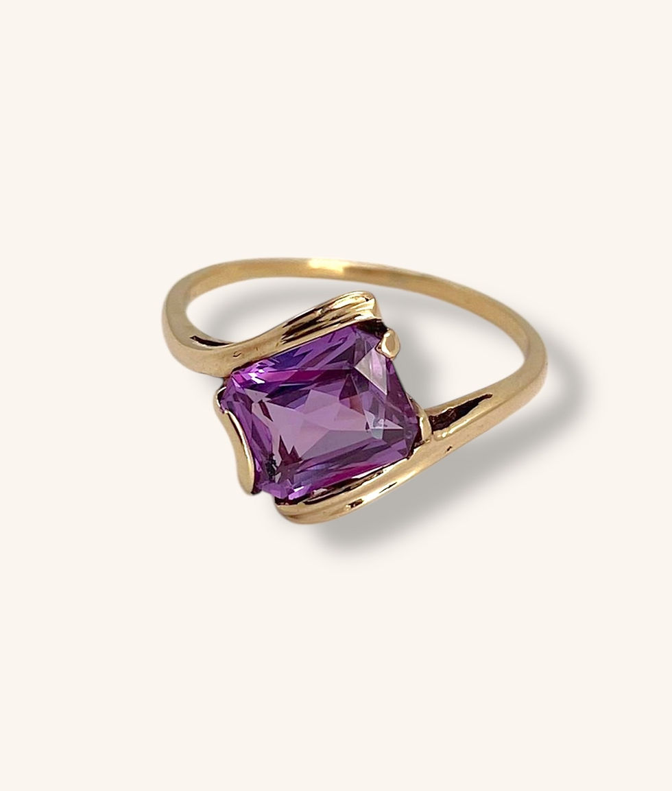 Thumbnail: 10K YELLOW GOLD CUSHION CUT AMETHYST RING - H
