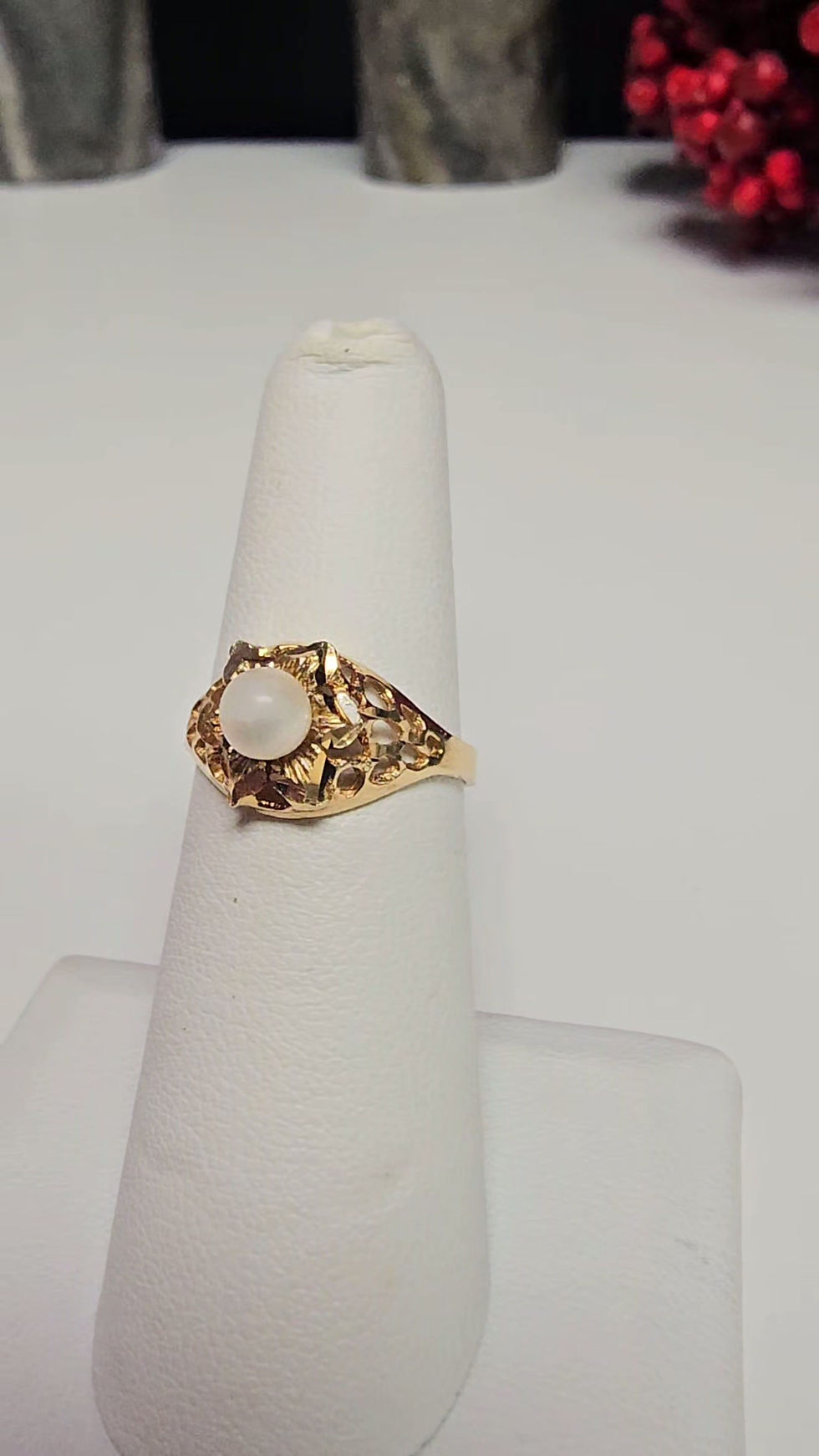 Thumbnail: 10K YELLOW GOLD PEARL FLOWER RING - 01013J