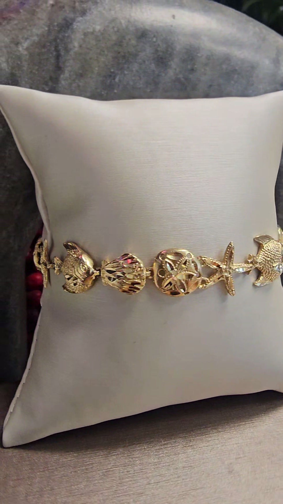 Thumbnail: 14K YELLOW GOLD SEA LIFE LINK BRACELET -01146J