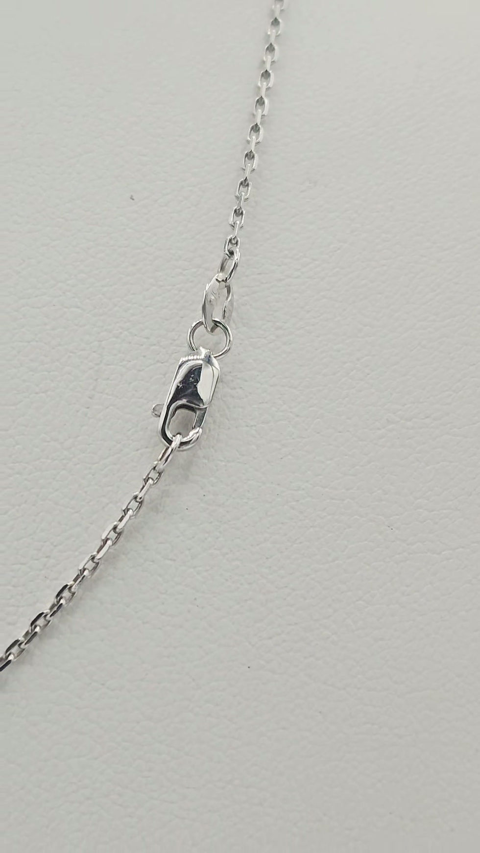 Thumbnail: 14K WHITE GOLD DIAMOND CLOVER PENDANT NECKLACE 18.5"  - 01237J