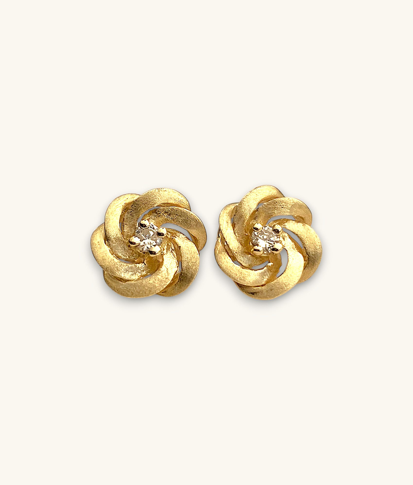 14K BRUSHED 0.10 TCW DIAMOND KNOT EARRINGS 10MM - ER14K515-H