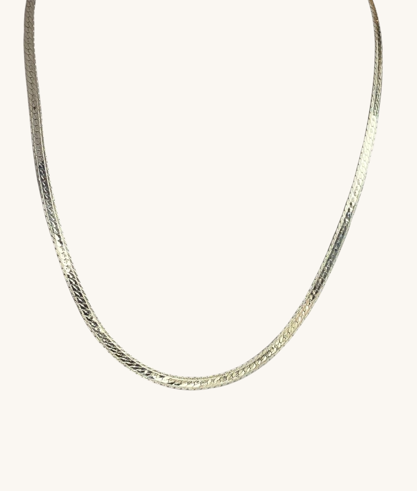 SILVER HERRINGBONE TEXTURED EDGE CHAIN 17" - H