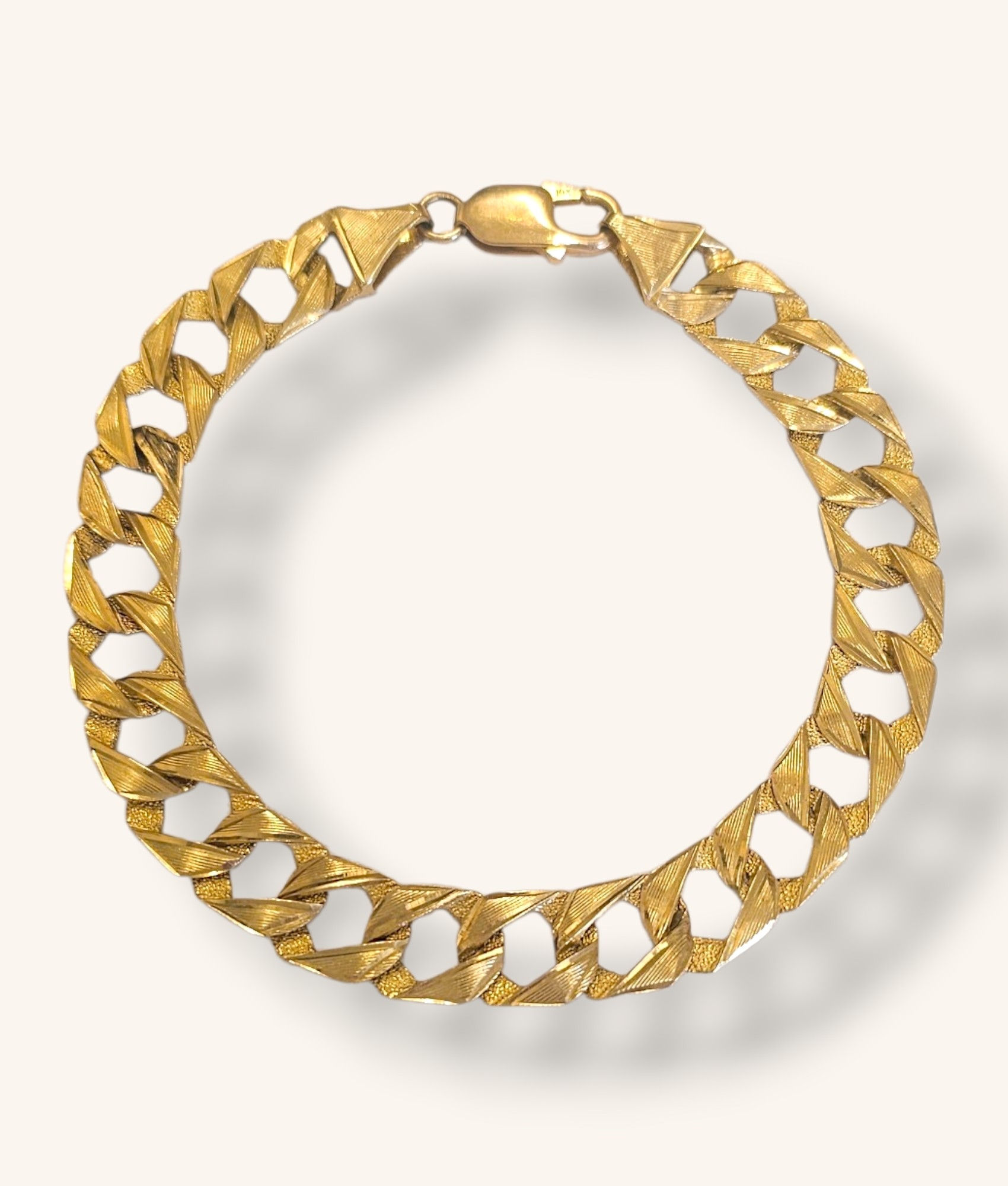 10K YELLOW GOLD DUAL DESIGN INTERLOCKING FLAT CURB BRACLET - 01327J