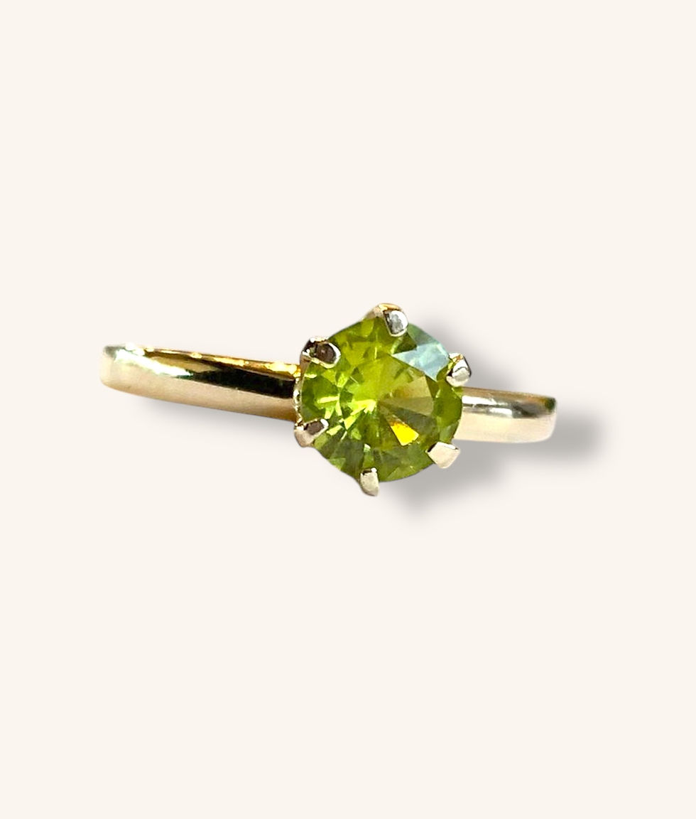 Thumbnail: 10K YELLOW GOLD PERIDOT SOLITAIRE RING - SZ 6.75 - H