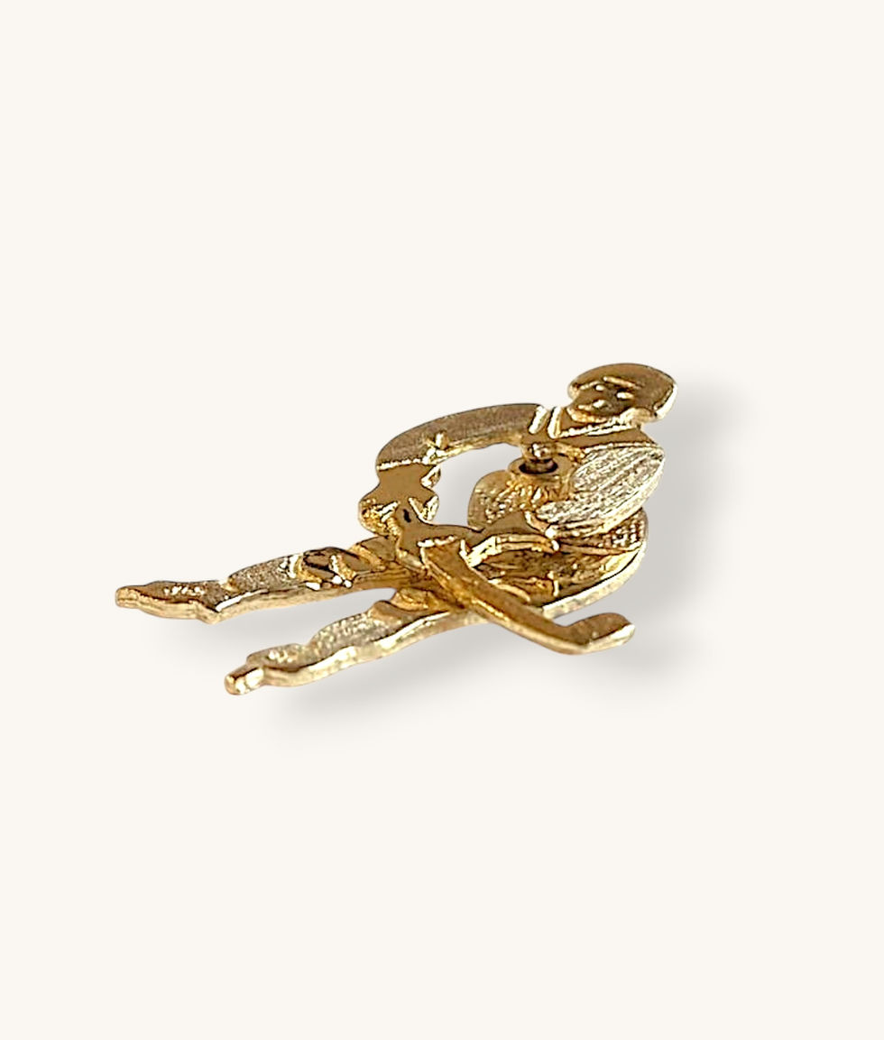 Thumbnail: 10K YELLOW GOLD VINTAGE MOVEABLE HOCKEY PLAYER PENDANT - H