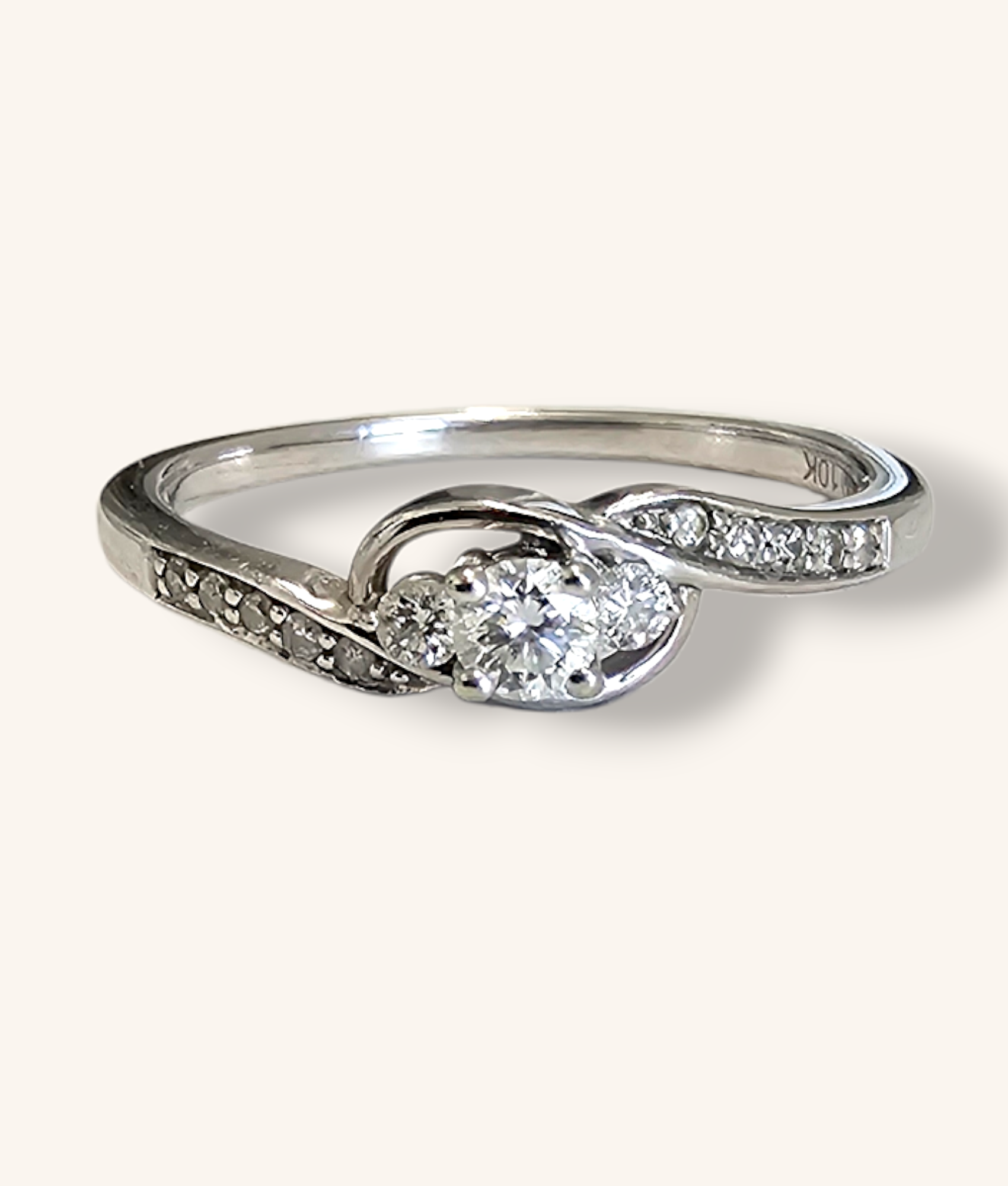10K WHITE GOLD ROUND CUT .20ctw DIAMOND RING - 00860J