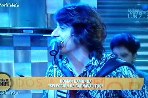 El músico pampeano Román Ramonda tocó en el programa ''La Peña de Morfi''