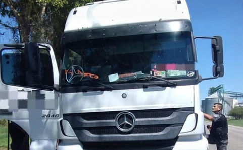 Detuvieron a un camionero en la Ruta 35 acusado de retener a una joven contra su voluntad