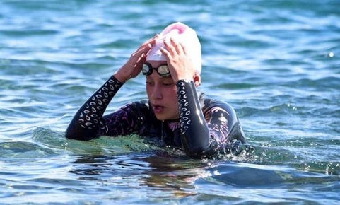 Lina tiene 16 años, es de La Pampa y nadará en las frías aguas de las Malvinas