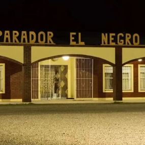Cena show con sabor y folklore en Winifreda: llega "La Repiqueteada" al Parador El Negro