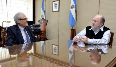 Consiglio acuerda con el gobernador en no hacer el ajuste, para que no paguen los asalariados