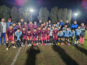 Noche de fútbol formativo: Lanús visitó a Winifreda en un amistoso cargado de aprendizaje y emoción