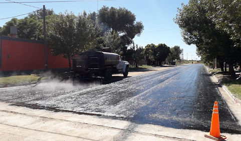 La Municipalidad de Winifreda comenzó la etapa de riego asfáltico