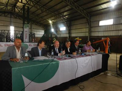 Verna participó de inauguración de una industria. Anunció que éste mes se lanza el Plan Ganadero