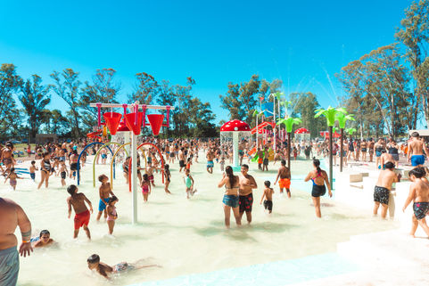 Temporada: "Parque Acuático", "Tanque de Hidromasajes" y "Camping Vivero" de Winifreda