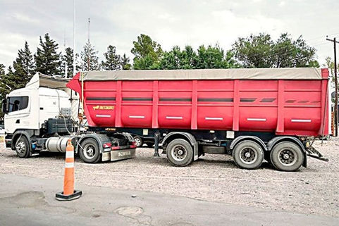 Secuestraron un camión de Winifreda en Puente Dique