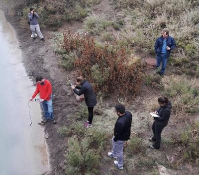 Delegados pampeanos y mendocinos del CIAI recorren el cauce del Atuel