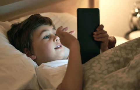 Presentan un programa para prevenir adicciones digitales en niños y adolescentes