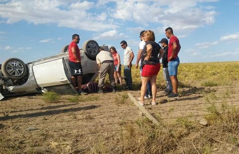 El fuerte viento provocó un despiste y vuelco en la 35: hay un herido