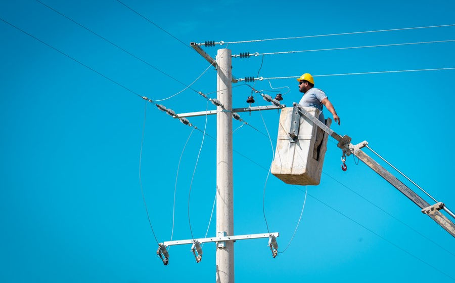 Corte programado de energía en Winifreda: avanzan las obras eléctricas en Los Altos y loteo Fridel