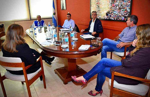 Lorena Clara en reunión con el vicegobernador y presidentes de distintos bloques