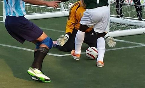 Un adolescente de 15 años murió mientras jugaba al fútbol en Villa Mirasol