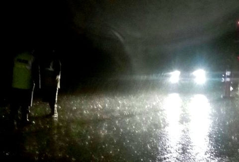 Otra vez agua en la ruta nacional 5 (VIDEO)