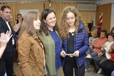 Entregan 11 nuevas pensiones a las más de 1.500 existentes