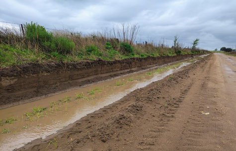 Las lluvias pusieron a prueba el nuevo desagüe de Winifreda y la obra respondió de manera favorable