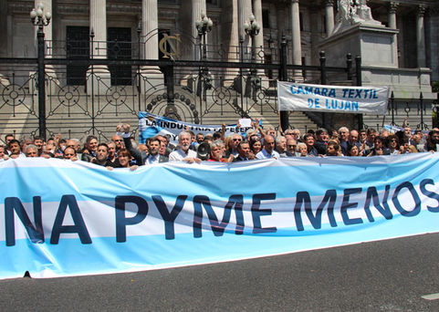 Las pymes denuncian que ''cierran 25 firmas por día''